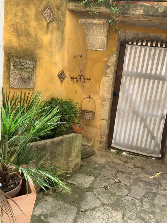 ホテル La Sarrasine Villes-sur-Auzon エクステリア 写真