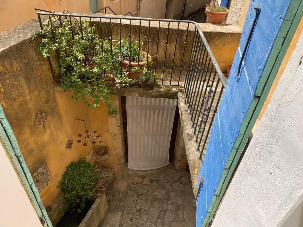 ホテル La Sarrasine Villes-sur-Auzon エクステリア 写真
